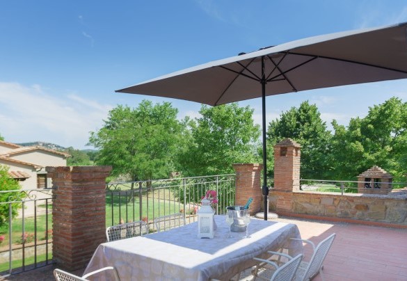 Il terrazzo panoramico situato al primo piano - Villa Augusto