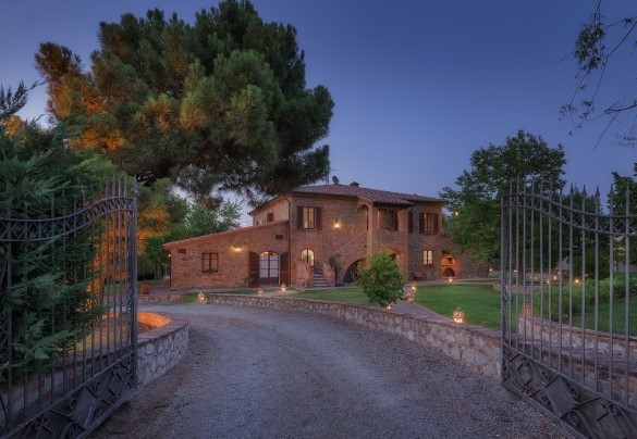 Il cancello d'ingresso in ferro - Villa Augusto