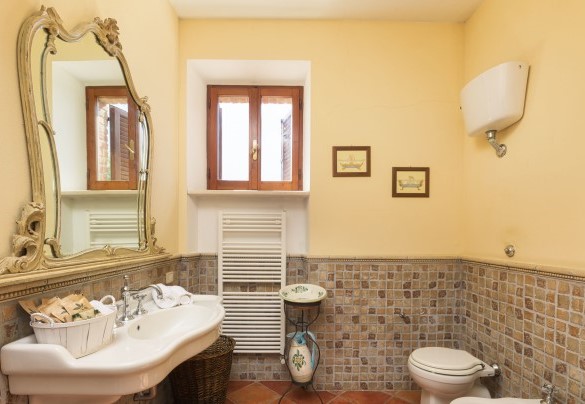 Bagno n. 3 con doccia en-suite con camera 3 - Villa Augusto