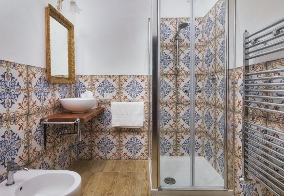 Bagno n. 4 con doccia en-suite con camera 4 - Villa Augusto