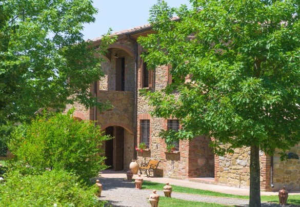 L’accudito giardino che circonda il casale - Villa Augusto