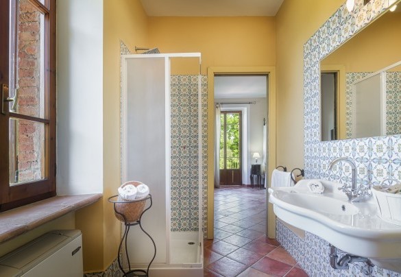 Bagno n. 2 con doccia en-suite con camera 2 - Villa Augusto
