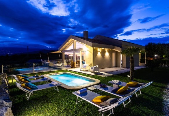 La villa illuminata - Villa Aura