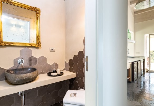 Il grazioso bagno di servizio - Villa Aura