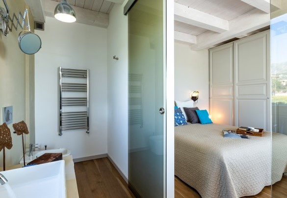 Il bagno en-suite con doccia - Villa Aura