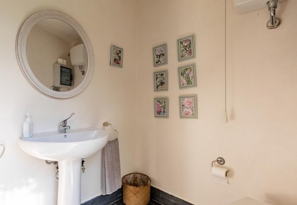 Cottage: il bagno #7 al primo piano è en-suite alla camera #6 - Villa Baia Blu