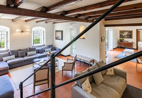 Il doppio salone al piano terreno accede alla camera # 4 - Villa Baia Blu
