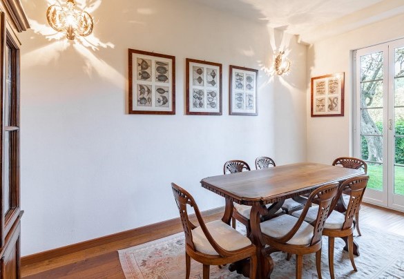 Cottage: la sala al piano terreno si affaccia al giardino - Villa Baia Blu