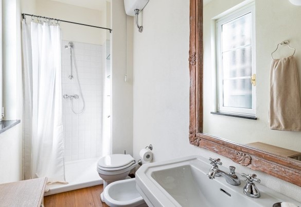 Cottage: il bagno # 7 al primo piano ha la doccia - Villa Baia Blu