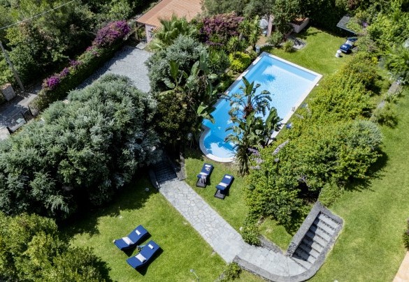 Bird’s eye view of the swimming pool and annex – Villa Bambù
