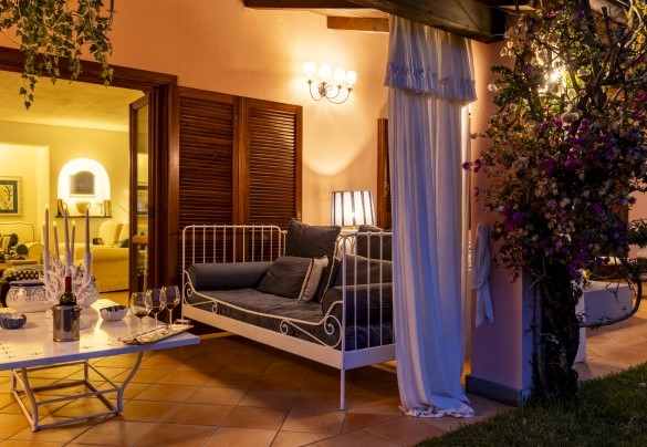 The front veranda with the main entrance of the house – Villa Bambù