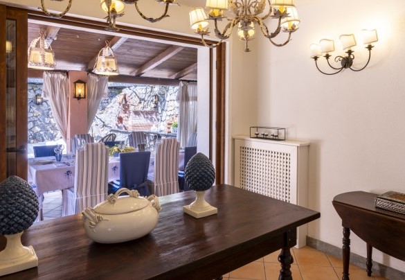 The large French windows make the verandas an extension of the internal dining and living area – Villa Bambù