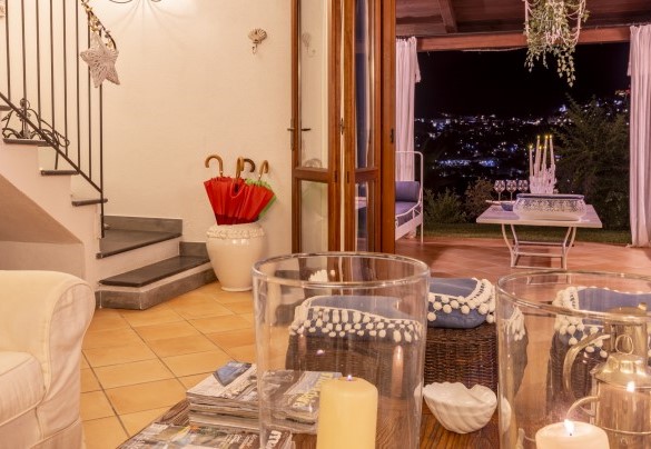 The view of the mountains and the town of Maratea that can be admired from the front of the house – Villa Bambù