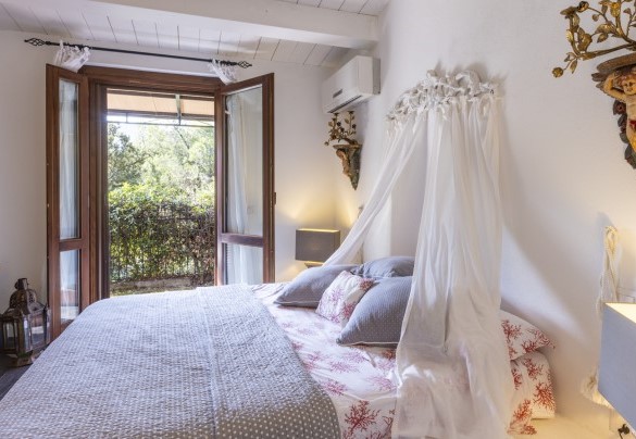 Double bedroom no. 5 with direct access to the outside, in the annex - Villa Bambù
