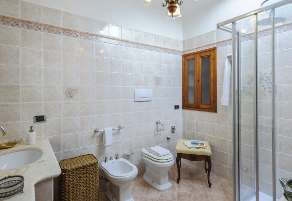 Bagno con doccia al piano primo – Villa Banci