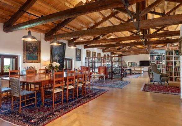 Un particolare dell'angolo colazione nell'imponente salone del secondo piano – Villa Barchessa Panigai