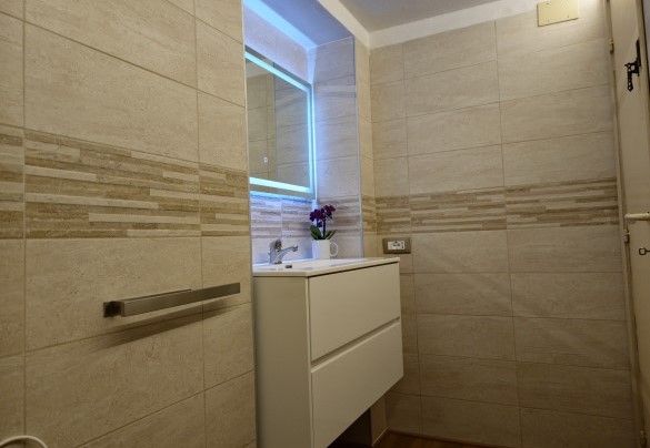 Bagno con doccia n.3 al piano terra - Villa Bel Panorama