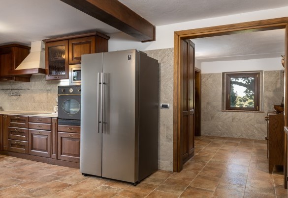 La cucina al piano seminterrato collegata alla camera n.6 e al bagno n.4 – Villa Bel Panorama