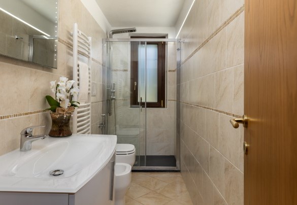 Bagno con doccia n.4 al piano terra – Villa Bel Panorama