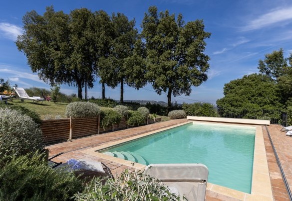 La piscina può essere riscaldata fino a 32°e dispone di chiusura automatizzata – Villa Bel Panorama
