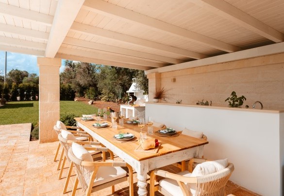The romantic outdoor dining area under the main patio - Villa Belkis