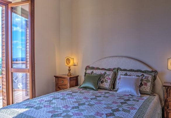 Double bedroom on the first floor - Villa Bella  