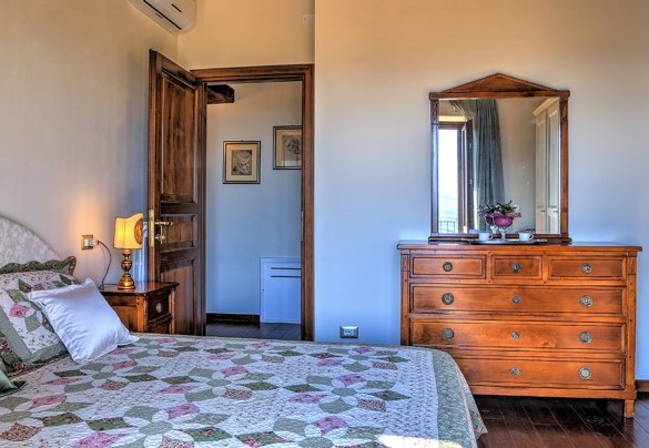 Double bedroom on the first floor - Villa Bella  