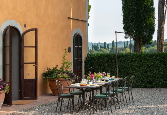 Area pranzo esterna adiacente all'ingresso principale - Villa Bellavista