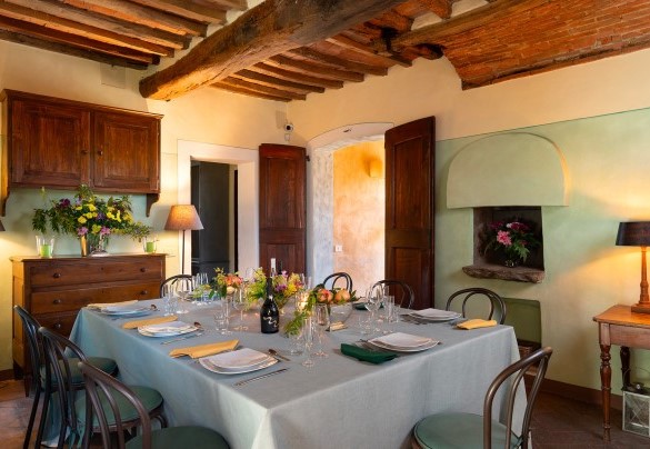 Area pranzo nel soggiorno al piano terra - Villa Bellavista