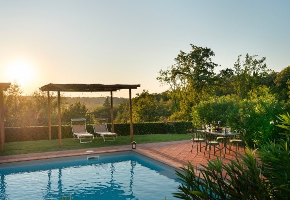 Atmosfera serale a bordo della piscina illuminata - Villa Bellavista