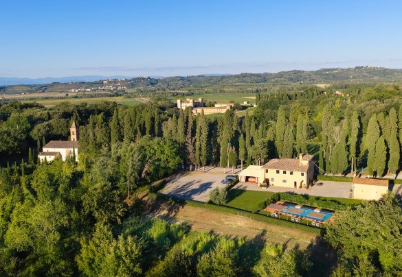 Vista aerea della tenuta agricola biologica in Valdera - Villa Bellavista