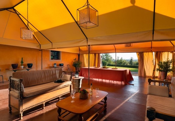 Il grande gazebo attrezzato con chiusure avvolgibili trasparenti - Villa Bellavista