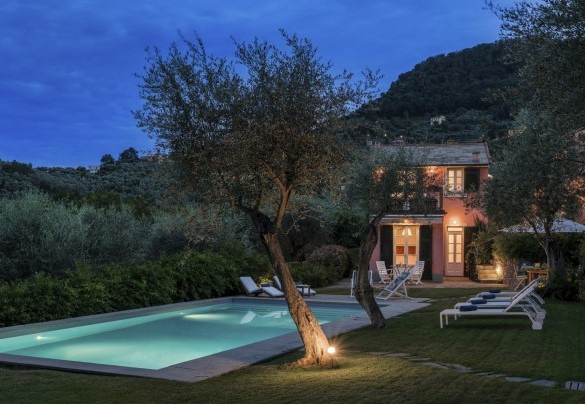 E tutto si illumina, anche la piscina - Villa Bellavista