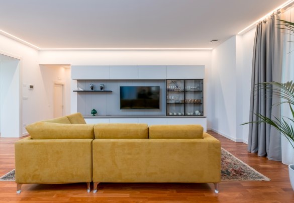 Living room furnished with armchairs, sofa and TV - Villa Bellina