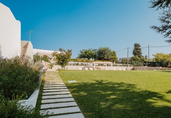 Typical stone walkway in the green grounds of the property - Villa Bellina