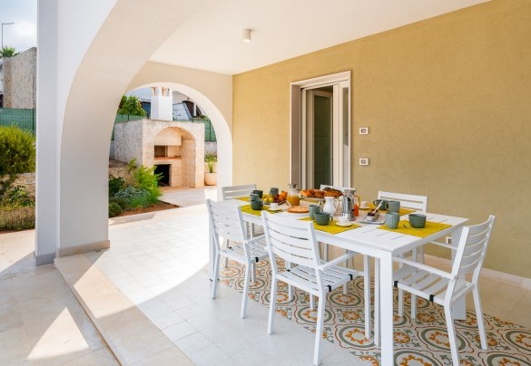 Romantic Apulian lunches under the porch a stone's throw from the wood-burning oven - Villa Bellina