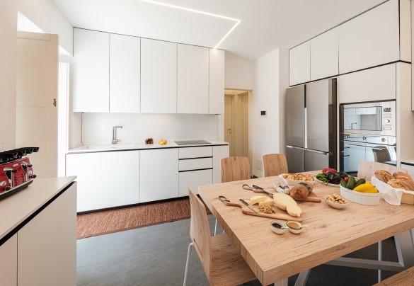 Equipped kitchen with direct access to laundry area - Villa Bellina