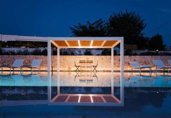 The charming gazebo in the heart of the park next to the swimming pool -Villa Bellina