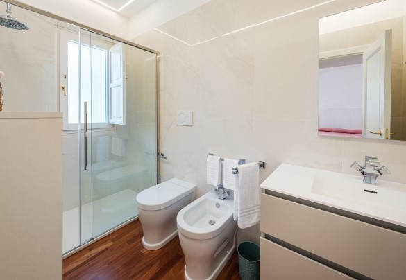 En suite bathroom with shower n.2 - Villa Bellina