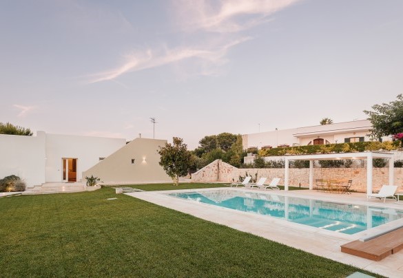 The charming swimming pool for exclusive use -Villa Bellina