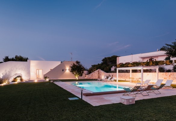 The infinity pool and with salt water purification system - Villa Bellina