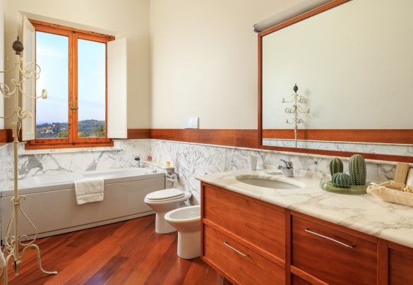 Bathroom with tub n.1 - Villa Beltrami 