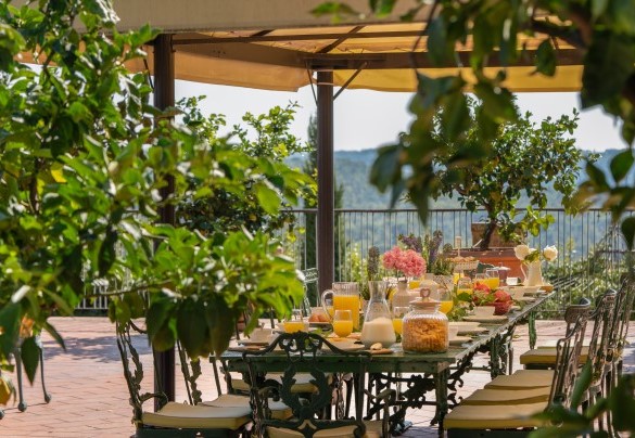 Panoramic terrace with large table for outdoor meals - Villa Beltrami