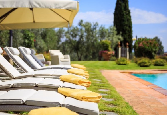 The solarium area has several comfortable sunbeds - Villa Beltrami