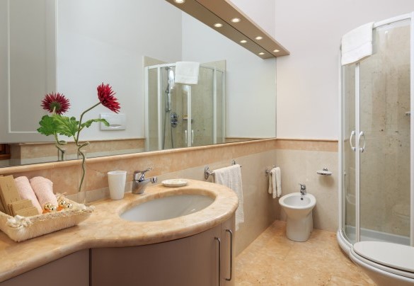 Ensuite bathroom with shower n.6 - Villa Beltrami 