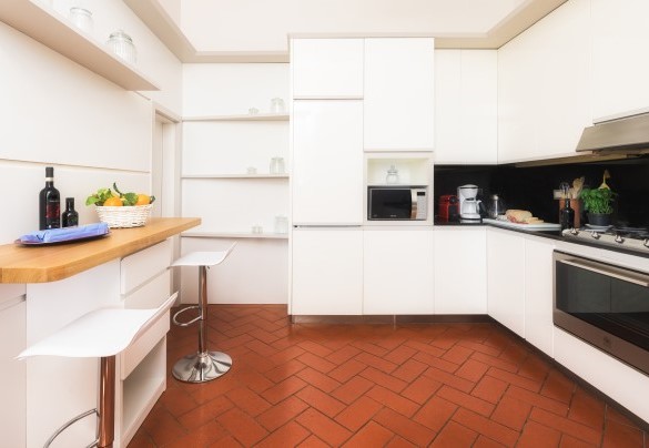 The kitchen is located adjacent to the dining room - Villa Beltrami