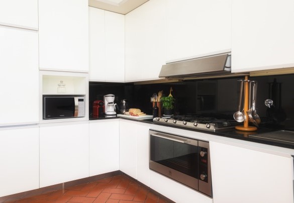 The fully equipped modern-style kitchen - Villa Beltrami