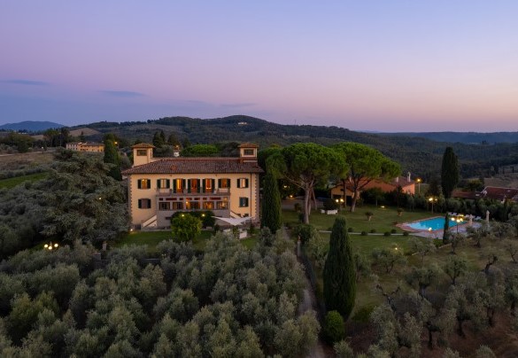 The villa looks out over a wonderful view of the surrounding hills - Villa Beltrami 