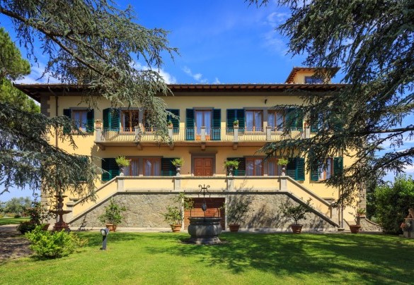 The front of the villa facing the park - Villa Beltrami