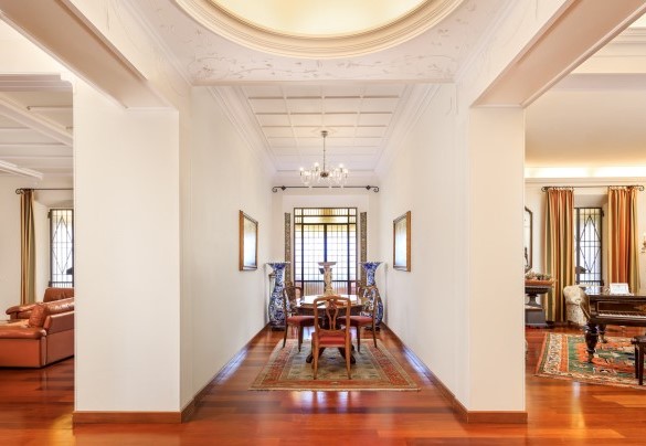 The classic style of the villa's entrance - Villa Beltrami